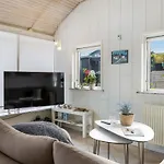 Arnia - 250m From The Sea By Interhome