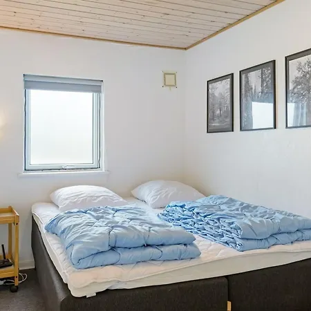 Arnia - 250m From The Sea By Interhome